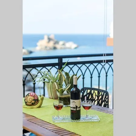 Vakantiehuis Mary's House Sea View 15meters From The